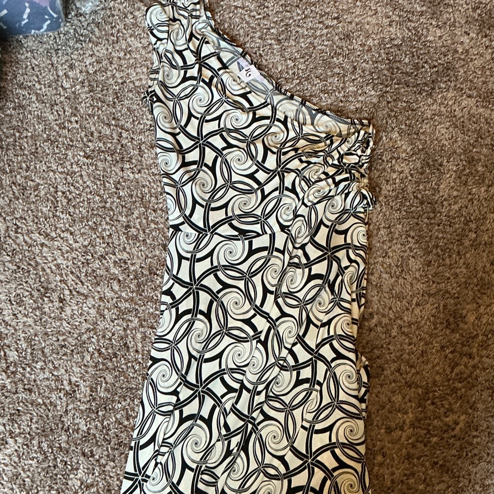 Elegant Black and White Patterned Dress